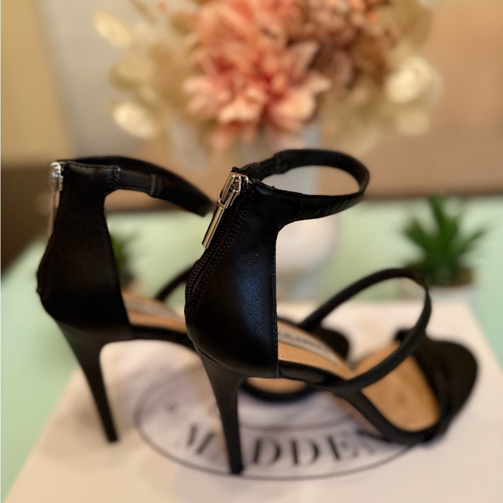 Steve Madden Elegant Black Strappy Heels - Picture 5 of 8